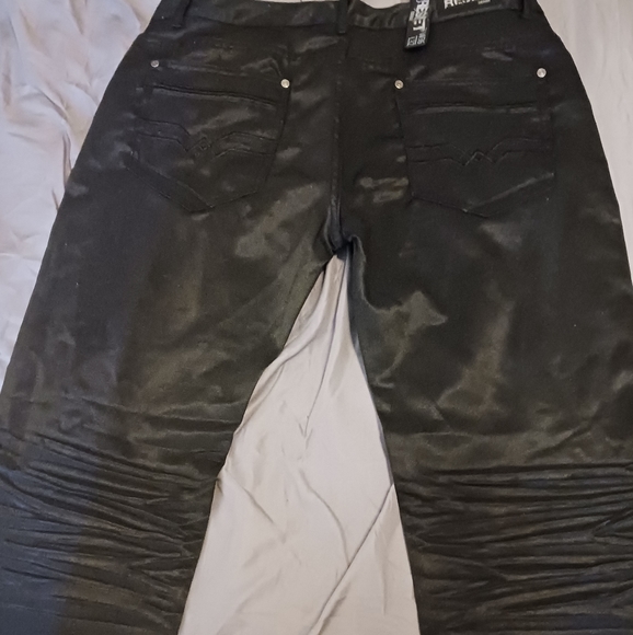 Jeans - Picture 2 of 4